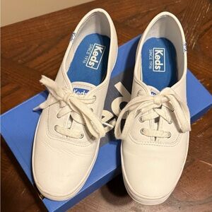 Keds Women’s White Sneakers/Shoes